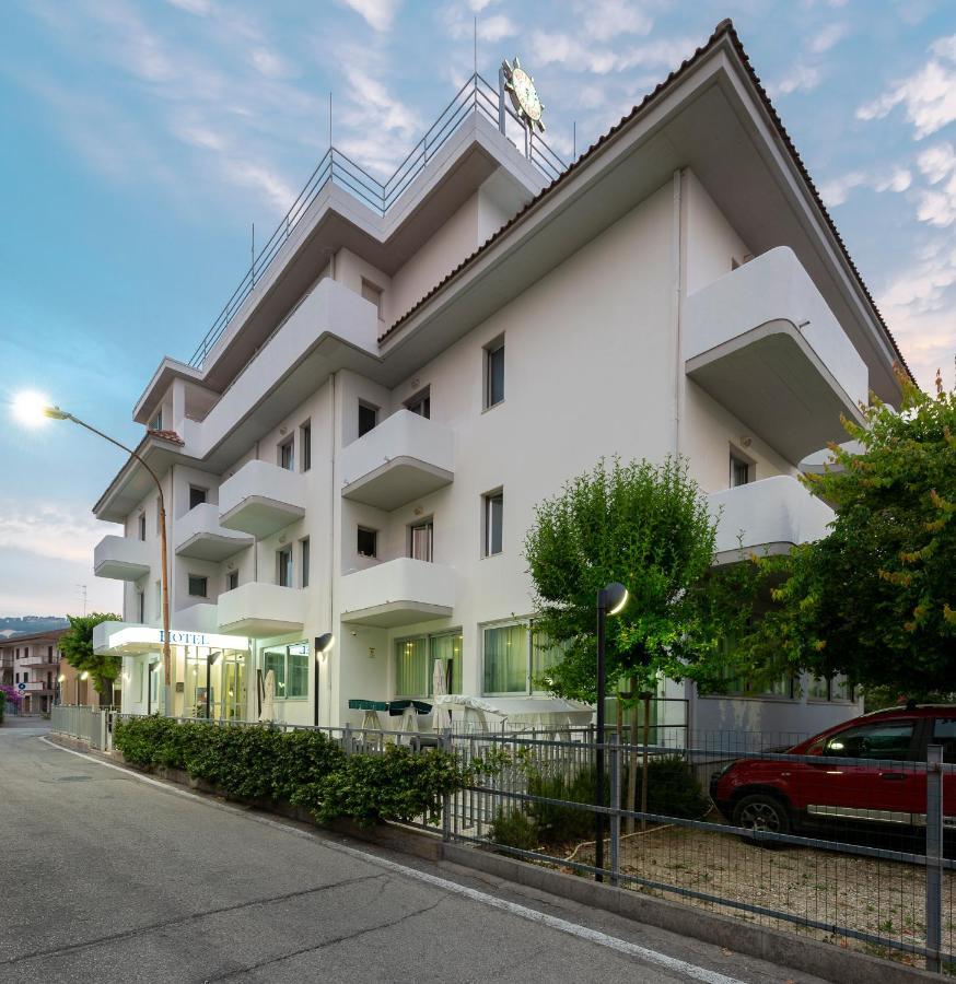 Hotel Capitano Tortoreto Exteriör bild