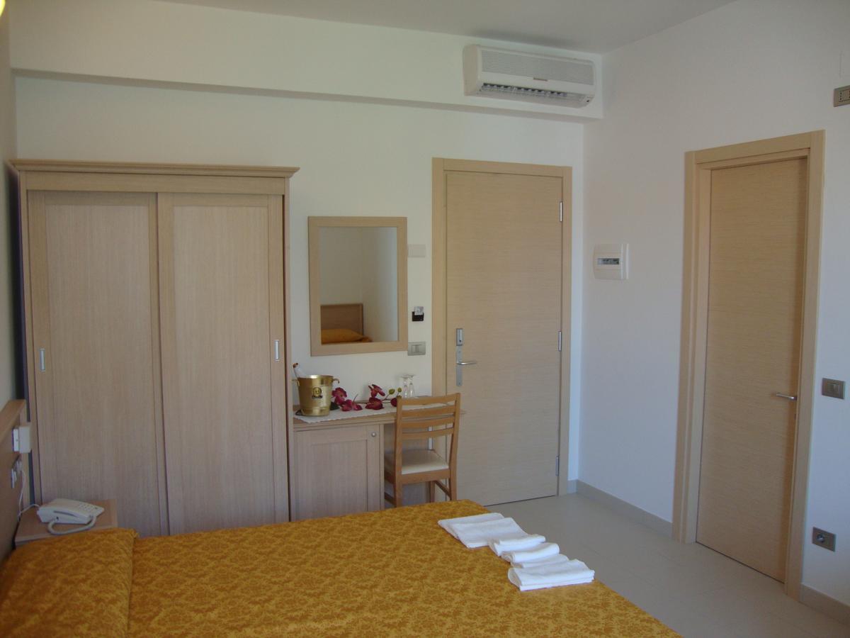 Hotel Capitano Tortoreto Exteriör bild